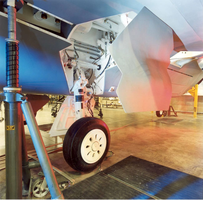 F-22 main landing gear trainer