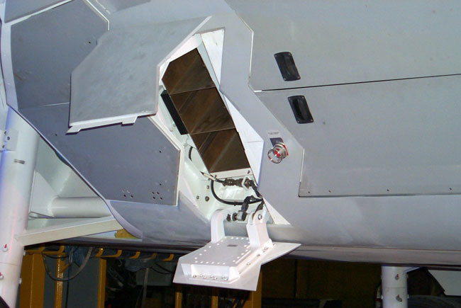 Simulated F-22 countermeasure bay